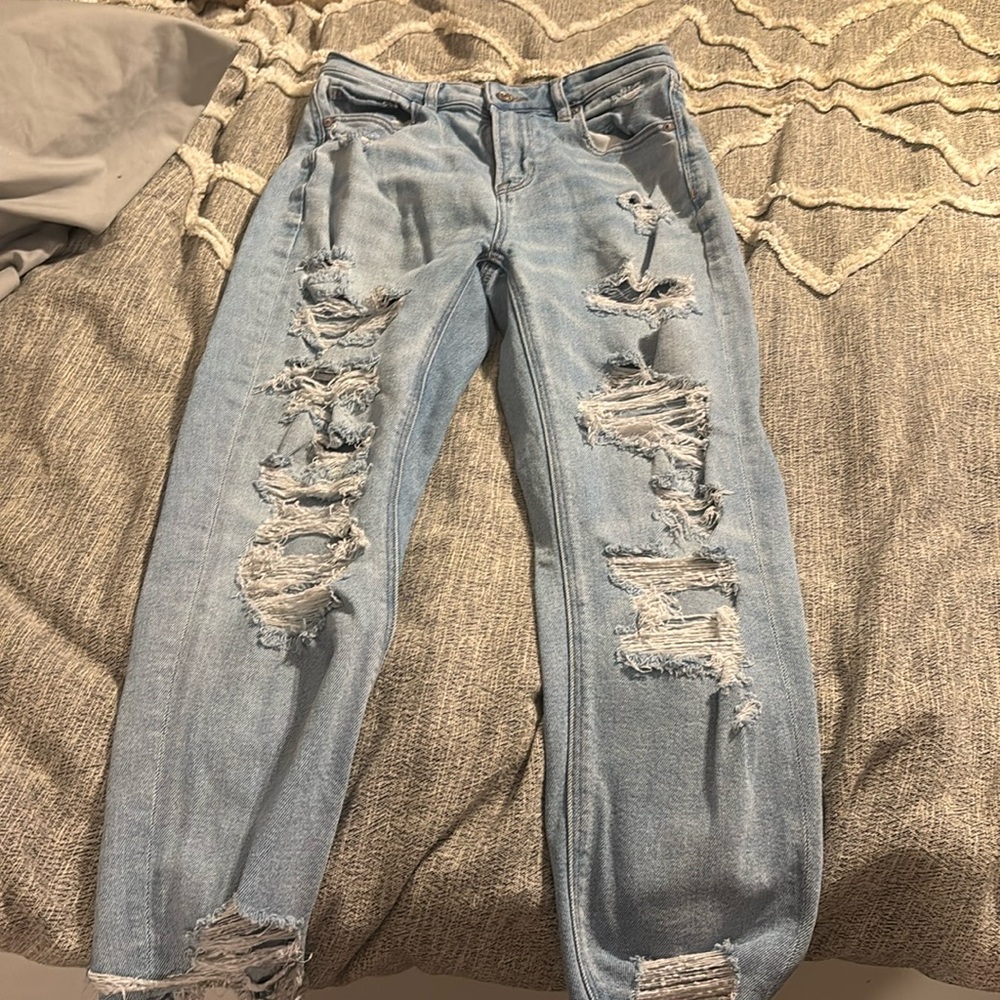 American Eagle ripped jeans in excellent condition